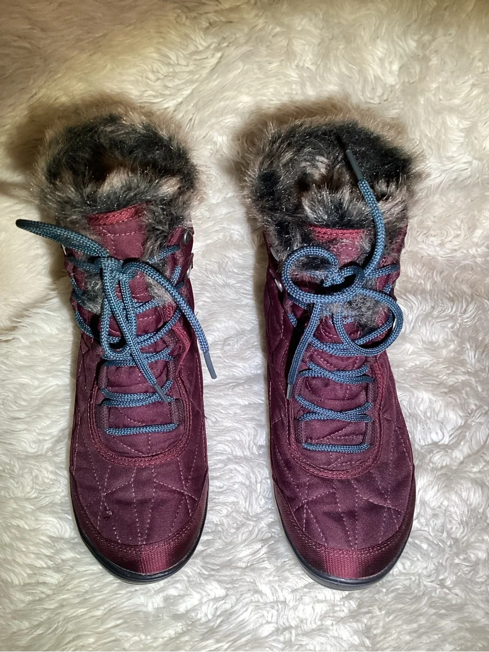 Columbia Women's minx shorty lll Maroon Winter Boots with Teal Laces side 7.5